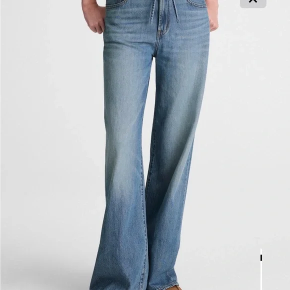 Madewell Ultimate Wide Leg Jean in Airy Denim - Picture 2 of 8